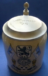 0.5 Krug Tradition mit Deckel, Gravur Manni 95