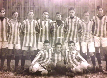 1925 am 60er Platz sitzen unten rechts Georg Strauß im März 15 von R. Strauß erhalten