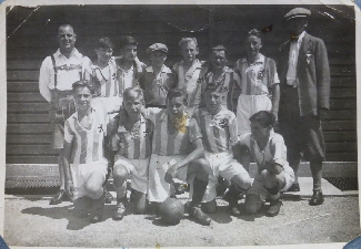 1931-32 1. Schlermannschaft wurde Meister gegen Bayern 1-0 (1)