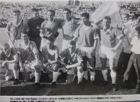 1966 Zeitungsausschnitt mit 3 Autogrammen 