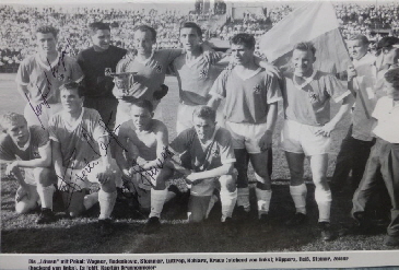 1966 Zeitungsausschnitt mit 3 Autogrammen 