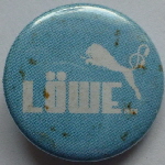 2022 Button Lwe hellblau