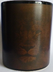 2023 braun mit Lwenkopf und Emplem (1)